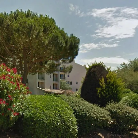 Marina Bella 아파트